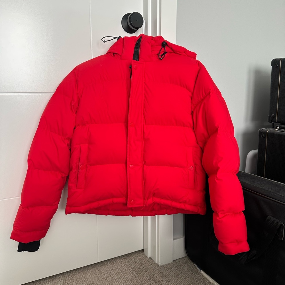 Aritzia Super Puff Shorty (Size: XS) Great Condition!